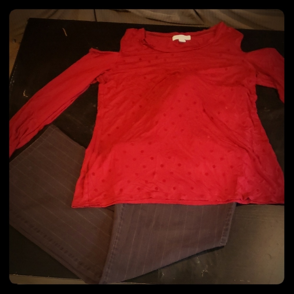 Cute outfit! Cold shoulder top pinstriped pants